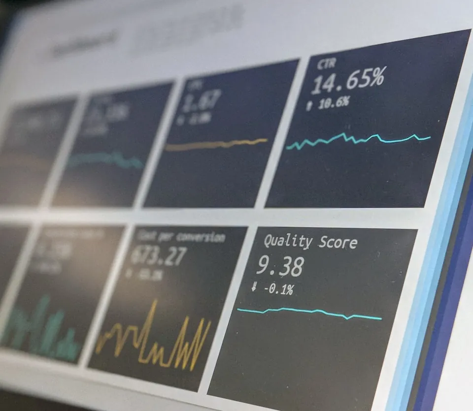 Live metrics and quality scores on a monitoring dashboard
